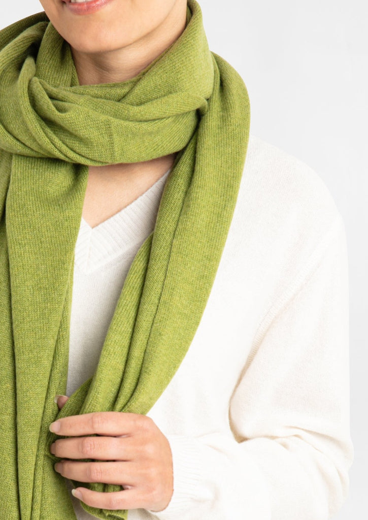 100% cashmere scarf in fern green - sonyahopkins.com