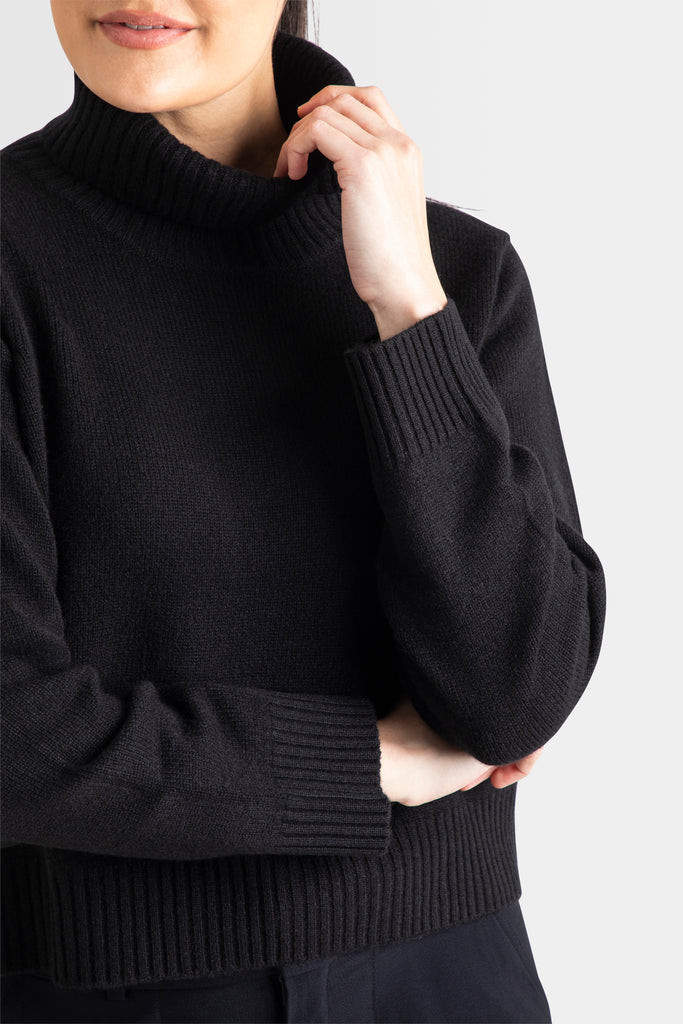 Sonya Hopkins 100% cashmere crop loose turtleneck knit in black